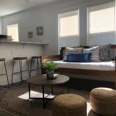 Impressive Cozy Historic 2Br Apt Near Downtown Apartment